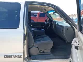 2005 Chevrolet Silverado 1500 LS с VIN 2GCEC19V851326285, выставлен на аукционе IAAI как лот 42515011 с пробегом 192 804 миль миль и . История ставок и продаж доступна на DreamBid. Изображение 5.