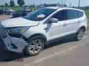 2018 Ford Escape SE с VIN 1FMCU9GD9JUA44003, выставлен на аукционе IAAI как лот 42932195 с пробегом 104 780 миль миль и . История ставок и продаж доступна на DreamBid. Изображение 18.