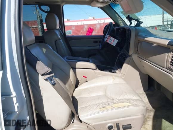 2003 Chevrolet Tahoe LS z VIN 1GNEC13T73R139140, wystawiony jako IAAI lot #43474168 z przebiegiem 269 196 mil mil oraz . Historia ofert i sprzedaży dostępna na DreamBid. Obrazek 5.