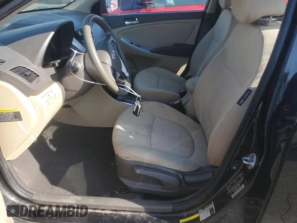 2012 Hyundai Accent GLS z VIN KMHCU4AE0CU241682, wystawiony jako Copart lot #81475055 z przebiegiem Nie podano mil oraz Czysty tytuł • Clean title. Historia ofert i sprzedaży dostępna na DreamBid. Obrazek 7.