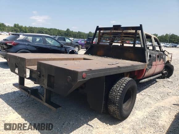 2006 Chevrolet Silverado 3500 DRW Wrk Trk с VIN 1GCJK33206F131187, выставлен на аукционе Copart как лот 68281934 с пробегом Не указан миль и Списание • Salvage title. История ставок и продаж доступна на DreamBid. Изображение 3.