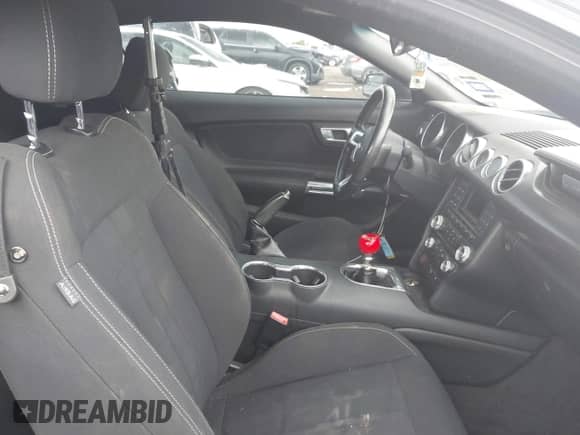 2018 Ford Mustang GT z VIN 1FA6P8CF5J5123212, wystawiony jako IAAI lot #42991896 z przebiegiem 97 579 mil mil oraz . Historia ofert i sprzedaży dostępna na DreamBid. Obrazek 5.