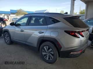 2024 Hyundai Tucson Blue z VIN KM8JBCD18RU240899, wystawiony jako Copart lot #72017905 z przebiegiem 5 561 mil mil oraz Szkoda całkowita • Salvage title. Historia ofert i sprzedaży dostępna na DreamBid. Obrazek 2.