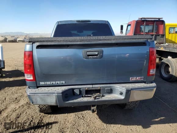 2008 GMC Sierra 1500 SL with VIN 2GTEK13C481267945, listed as a Copart auction lot 89013005 with 286,401 mi miles and Clean title. Bid and sale history available at DreamBid. Image 6.