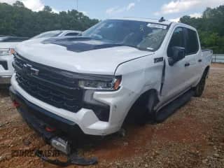 2024 Chevrolet Silverado 1500 LT Trail Boss z VIN 3GCUDFEL6RG135469, wystawiony jako Copart lot #55924575 z przebiegiem Nie podano mil oraz Szkoda całkowita • Salvage title. Historia ofert i sprzedaży dostępna na DreamBid. Obrazek 1.