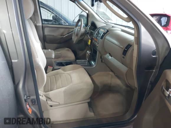 2005 Nissan Pathfinder LE z VIN 5N1AR18U55C706261, wystawiony jako IAAI lot #42612835 z przebiegiem 205 566 mil mil oraz . Historia ofert i sprzedaży dostępna na DreamBid. Obrazek 5.