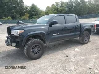 2017 Toyota Tacoma SR5 z VIN 3TMCZ5AN1HM100059, wystawiony jako Copart lot #71779535 z przebiegiem 133 123 mil mil oraz Czysty tytuł • Clean title. Historia ofert i sprzedaży dostępna na DreamBid. Obrazek 1.
