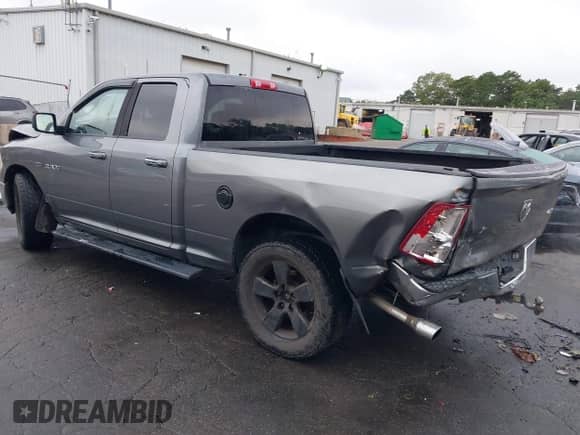 2009 Dodge 1500 SLT z VIN 1D3HV18T19S793875, wystawiony jako IAAI lot #43247958 z przebiegiem 199 380 mil mil oraz . Historia ofert i sprzedaży dostępna na DreamBid. Obrazek 3.