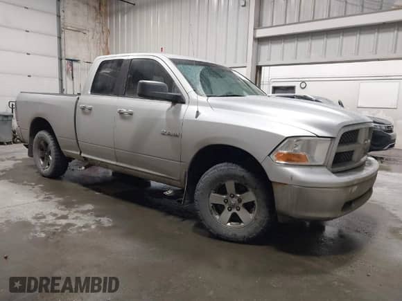 2009 Dodge 1500 SLT z VIN 1D3HV18P29S804885, wystawiony jako IAAI lot #42003503 z przebiegiem 239 265 mil mil oraz . Historia ofert i sprzedaży dostępna na DreamBid. Obrazek 1.