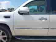 2007 Cadillac Escalade z VIN 1GYEC63827R258831, wystawiony jako IAAI lot #42615703 z przebiegiem 188 089 mil mil oraz . Historia ofert i sprzedaży dostępna na DreamBid. Obrazek 16.