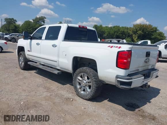 2015 Chevrolet Silverado 2500HD High Country z VIN 1GC1KXE8XFF592342, wystawiony jako IAAI lot #43199637 z przebiegiem 239 985 mil mil oraz . Historia ofert i sprzedaży dostępna na DreamBid. Obrazek 3.