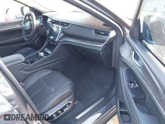 2023 Jeep Grand Cherokee Overland с VIN 1C4RJHDGXP8864365, выставлен на аукционе IAAI как лот 40502141 с пробегом 3 911 миль миль и . История ставок и продаж доступна на DreamBid. Изображение 5.