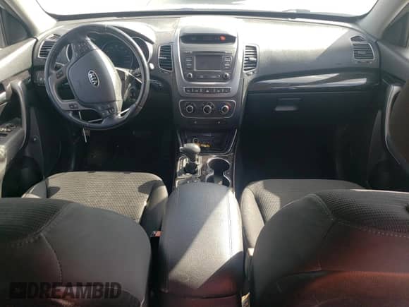 2014 Kia Sorento LX с VIN 5XYKT3A67EG546140, выставлен на аукционе Copart как лот 86632874 с пробегом Не указан миль и Списание • Salvage title. История ставок и продаж доступна на DreamBid. Изображение 8.