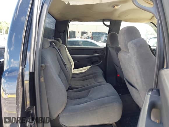 2005 Chevrolet Silverado 1500 LS z VIN 2GCEC13T451322080, wystawiony jako IAAI lot #43125281 z przebiegiem 205 678 mil mil oraz . Historia ofert i sprzedaży dostępna na DreamBid. Obrazek 8.