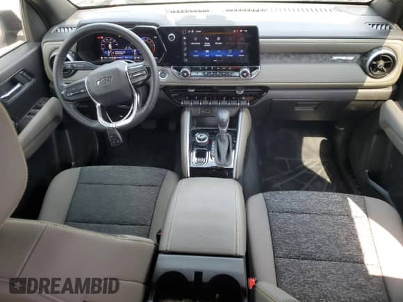 2024 Chevrolet Colorado 4WD ZR2 z VIN 1GCPTFEK0R1293182, wystawiony jako Copart lot #80644565 z przebiegiem 8 463 mil mil oraz Szkoda całkowita • Salvage title. Historia ofert i sprzedaży dostępna na DreamBid. Obrazek 8.