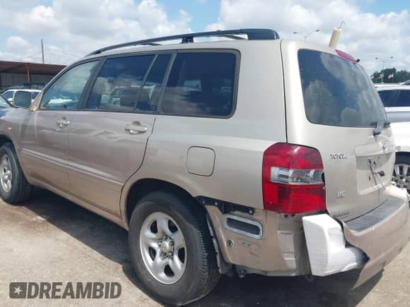 2006 Toyota Highlander with VIN JTEGP21A560108471, listed as a IAAI auction lot 42373219 with 114,580 mi miles and . Bid and sale history available at DreamBid. Image 3.