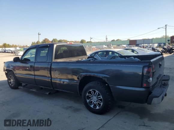 2003 Chevrolet Silverado 1500 LS z VIN 1GCEC19T83E143270, wystawiony jako Copart lot #76440354 z przebiegiem 292 204 mil mil oraz Szkoda całkowita • Salvage title. Historia ofert i sprzedaży dostępna na DreamBid. Obrazek 2.