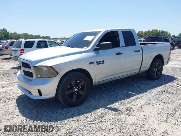 2013 Ram 1500 Express z VIN 1C6RR6FT1DS553131, wystawiony jako IAAI lot #42740236 z przebiegiem 208 491 mil mil oraz . Historia ofert i sprzedaży dostępna na DreamBid. Obrazek 17.