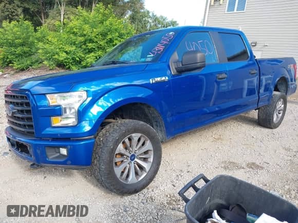 2017 Ford F-150 XLT z VIN 1FTFW1EF0HFC84024, wystawiony jako IAAI lot #43114050 z przebiegiem 124 868 mil mil oraz . Historia ofert i sprzedaży dostępna na DreamBid. Obrazek 2.