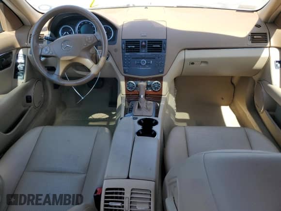 2008 Mercedes-Benz C 300 Sport z VIN WDDGF81X18F165996, wystawiony jako Copart lot #71278345 z przebiegiem 132 644 mil mil oraz Szkoda całkowita • Salvage title. Historia ofert i sprzedaży dostępna na DreamBid. Obrazek 8.