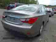 2014 Hyundai Sonata GLS z VIN 5NPEB4AC6EH840424, wystawiony jako IAAI lot #43434737 z przebiegiem 138 849 mil mil oraz . Historia ofert i sprzedaży dostępna na DreamBid. Obrazek 4.