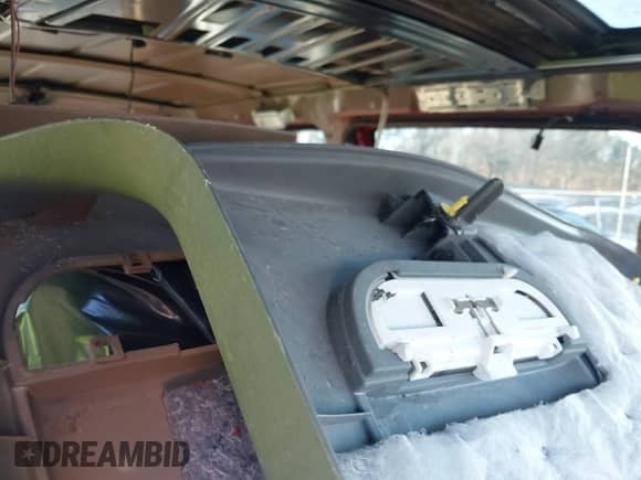 1998 Dodge Caravan SE with VIN 1B4GP44R9WB659280, listed as a IAAI auction lot 41234164 with Not provided miles and . Bid and sale history available at DreamBid. Image 8.