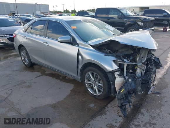 2017 Toyota Camry XLE z VIN 4T1BF1FK1HU660134, wystawiony jako IAAI lot #43300739 z przebiegiem 121 817 mil mil oraz . Historia ofert i sprzedaży dostępna na DreamBid. Obrazek 1.