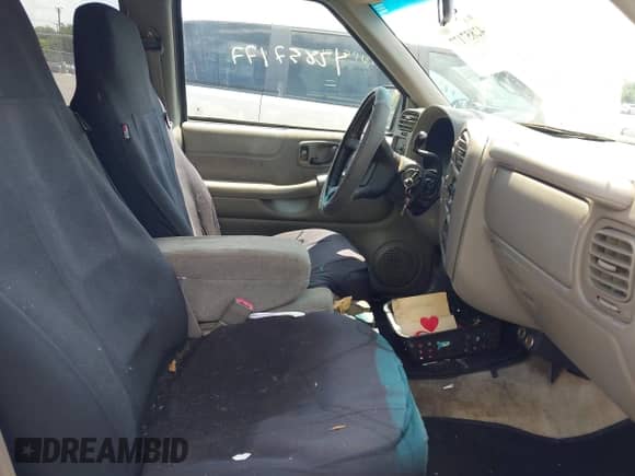 2001 Chevrolet Blazer LT with VIN 1GNCS13W912170500, listed as a IAAI auction lot 42857177 with 270,248 mi miles and . Bid and sale history available at DreamBid. Image 5.