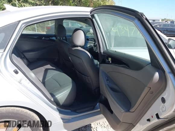 2013 Hyundai Sonata SE с VIN 5NPEC4AB3DH512493, выставлен на аукционе IAAI как лот 43477703 с пробегом 160 353 миль миль и . История ставок и продаж доступна на DreamBid. Изображение 8.