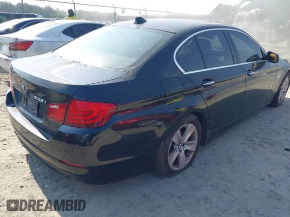 2012 BMW 5 Series 528i xDrive с VIN WBAXH5C58CDW10976, выставлен на аукционе IAAI как лот 42770141 с пробегом 129 210 миль миль и . История ставок и продаж доступна на DreamBid. Изображение 4.