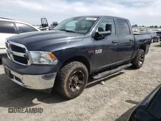 2015 Ram 1500 Tradesman z VIN 1C6RR6KM3FS581319, wystawiony jako Copart lot #51818455 z przebiegiem 130 865 mil mil oraz Szkoda całkowita • Salvage title. Historia ofert i sprzedaży dostępna na DreamBid. Obrazek 1.