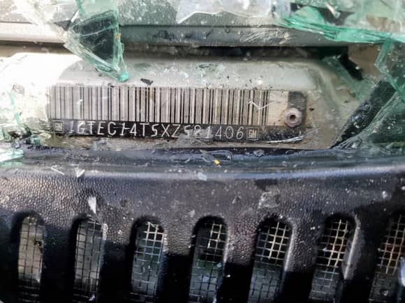 1999 GMC Sierra 1500 SLE с VIN 1GTEC14T5XZ521406, выставлен на аукционе Copart как лот 68481555 с пробегом 250 129 миль миль и Списание • Salvage title. История ставок и продаж доступна на DreamBid. Изображение 12.