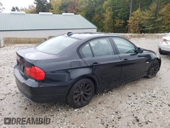 2011 BMW 3 Series 328i xDrive z VIN WBAPK7C58BF085871, wystawiony jako Copart lot #82322865 z przebiegiem 115 787 mil mil oraz Czysty tytuł • Clean title. Historia ofert i sprzedaży dostępna na DreamBid. Obrazek 3.