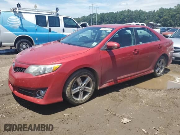 2014 Toyota Camry L с VIN 4T1BF1FK5EU755324, выставлен на аукционе Copart как лот 67214715 с пробегом 109 737 миль миль и Списание • Salvage title. История ставок и продаж доступна на DreamBid. Изображение 1.