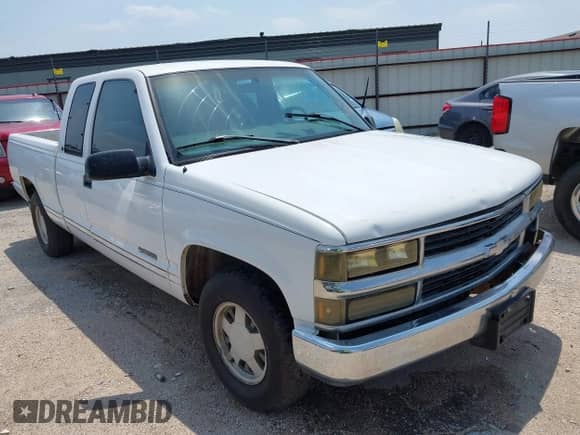1998 Chevrolet Silverado 1500 z VIN 1GCEC19M7WE151745, wystawiony jako IAAI lot #42161857 z przebiegiem 203 640 mil mil oraz . Historia ofert i sprzedaży dostępna na DreamBid. Obrazek 1.