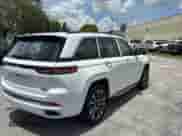 2023 Jeep Grand Cherokee Overland z VIN 1C4RJHDG3PC6464, wystawiony jako Copart lot #67408165 z przebiegiem 19 mil mil oraz Czysty tytuł • Clean title. Historia ofert i sprzedaży dostępna na DreamBid. Obrazek 4.