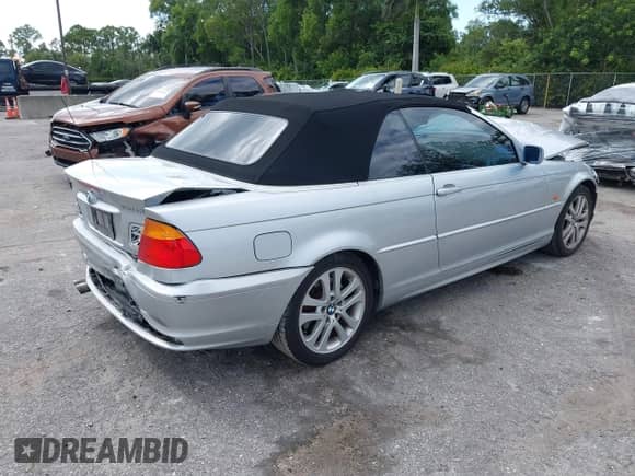 2001 BMW 3 Series 330Ci с VIN WBABS534X1JU83536, выставлен на аукционе IAAI как лот 43351449 с пробегом 122 300 миль миль и . История ставок и продаж доступна на DreamBid. Изображение 4.