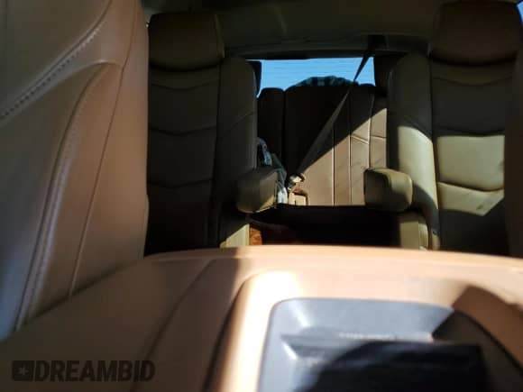 2015 Cadillac Escalade Platinum z VIN 1GYS4PKJ9FR665117, wystawiony jako Copart lot #61683545 z przebiegiem 88 742 mil mil oraz Szkoda całkowita • Salvage title. Historia ofert i sprzedaży dostępna na DreamBid. Obrazek 10.