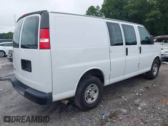 2018 Chevrolet Express Cargo with VIN 1GCWGAFP1J1343797, listed as a IAAI auction lot 42868599 with 317,176 mi miles and . Bid and sale history available at DreamBid. Image 4.