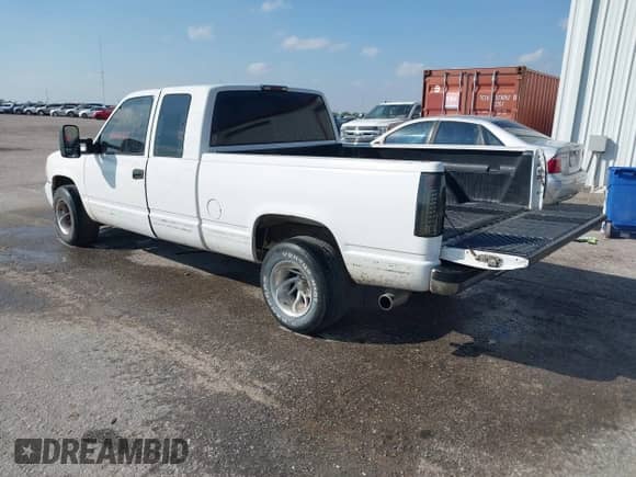 1997 GMC Sierra 1500 z VIN 1GTEC19R1VE518536, wystawiony jako IAAI lot #43376507 z przebiegiem 177 498 mil mil oraz . Historia ofert i sprzedaży dostępna na DreamBid. Obrazek 3.