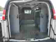 2018 Chevrolet Express Cargo с VIN 1GCWGAFP4J1339954, выставлен на аукционе Copart как лот 66054025 с пробегом 93 524 миль миль и Списание • Salvage title. История ставок и продаж доступна на DreamBid. Изображение 10.