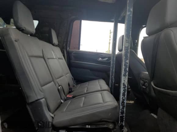 2022 Chevrolet Suburban Z71 с VIN 1GNSKDKD1NR201703, выставлен на аукционе Copart как лот 70318525 с пробегом Не указан миль и Списание • Salvage title. История ставок и продаж доступна на DreamBid. Изображение 11.