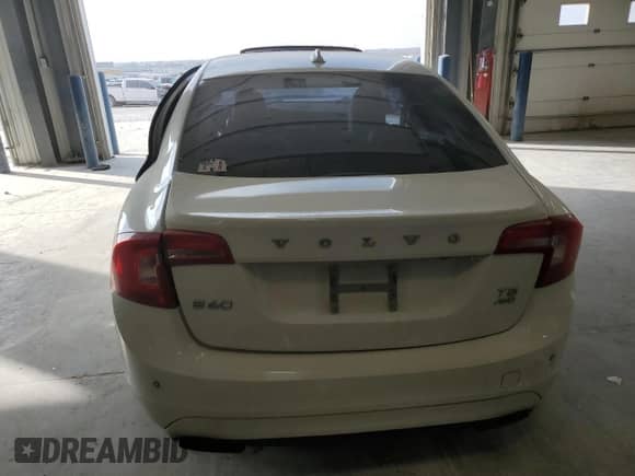 2015 Volvo S60 T5 Platinum с VIN YV1612TM8F2352980, выставлен на аукционе Copart как лот 82701654 с пробегом Не указан миль и Списание • Salvage title. История ставок и продаж доступна на DreamBid. Изображение 6.