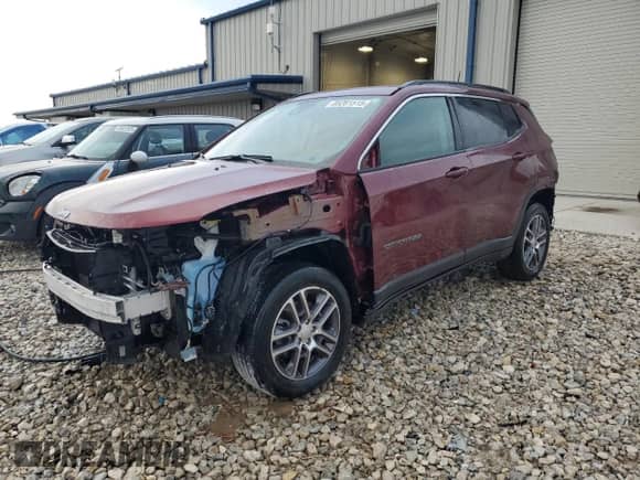2020 Jeep Compass Latitude z VIN 3C4NJDBB1LT240917, wystawiony jako Copart lot #85281515 z przebiegiem 73 386 mil mil oraz Szkoda całkowita • Salvage title. Historia ofert i sprzedaży dostępna na DreamBid. Obrazek 1.