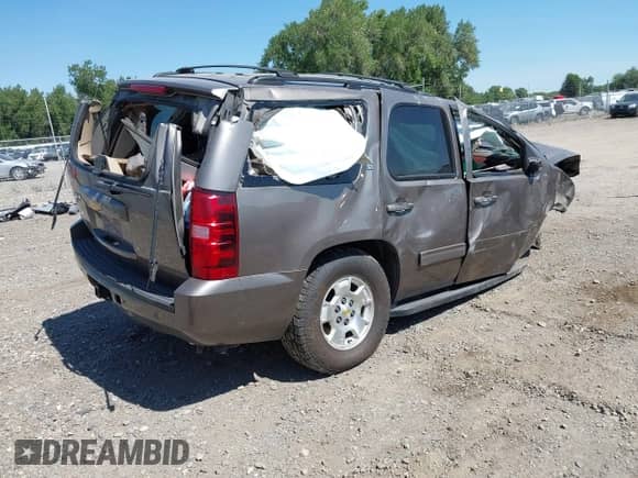 2013 Chevrolet Tahoe LT с VIN 1GNSKBE04DR333995, выставлен на аукционе IAAI как лот 42688248 с пробегом 202 577 миль миль и . История ставок и продаж доступна на DreamBid. Изображение 4.