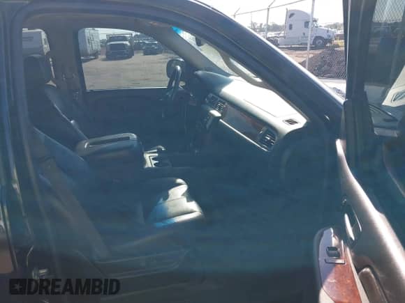 2009 Chevrolet Tahoe 2LT with VIN 1GNFK23079R260424, listed as a IAAI auction lot 43026277 with 253,109 mi miles and . Bid and sale history available at DreamBid. Image 5.