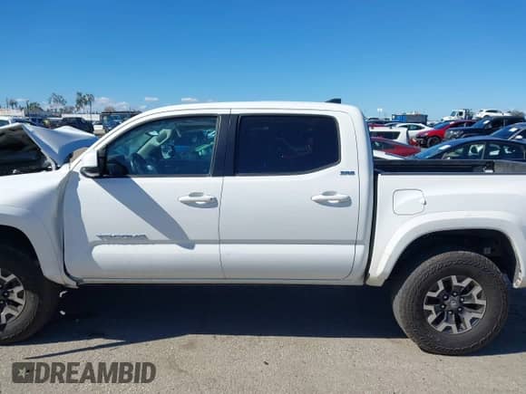 2016 Toyota Tacoma SR5 with VIN 5TFAZ5CN6GX006630, listed as a IAAI auction lot 43452656 with 61,207 mi miles and . Bid and sale history available at DreamBid. Image 14.