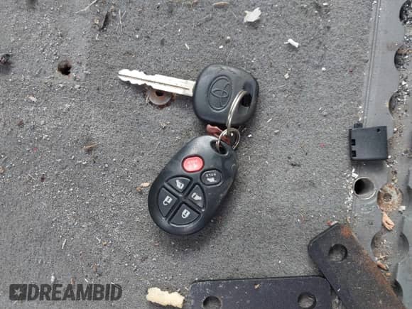 2010 Toyota Sienna XLE с VIN 5TDYK4CCXAS301416, выставлен на аукционе IAAI как лот 41158673 с пробегом 96 141 миль миль и . История ставок и продаж доступна на DreamBid. Изображение 11.