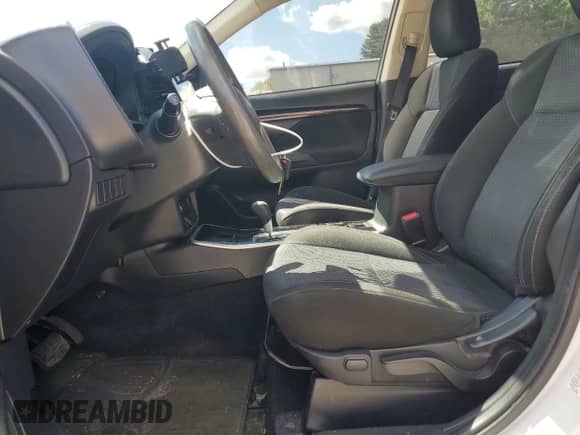 2020 Mitsubishi Outlander ES с VIN JA4AZ3A30LZ028041, выставлен на аукционе Copart как лот 70890665 с пробегом 113 045 миль миль и Списание • Salvage title. История ставок и продаж доступна на DreamBid. Изображение 7.