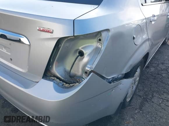 2014 Chevrolet Sonic LT с VIN 1G1JD5SB7E4197861, выставлен на аукционе IAAI как лот 41302048 с пробегом 194 778 миль миль и . История ставок и продаж доступна на DreamBid. Изображение 6.